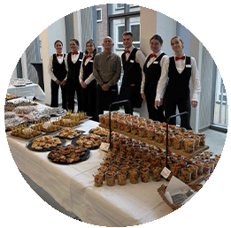 Festlich gedeckte Tafel für Events